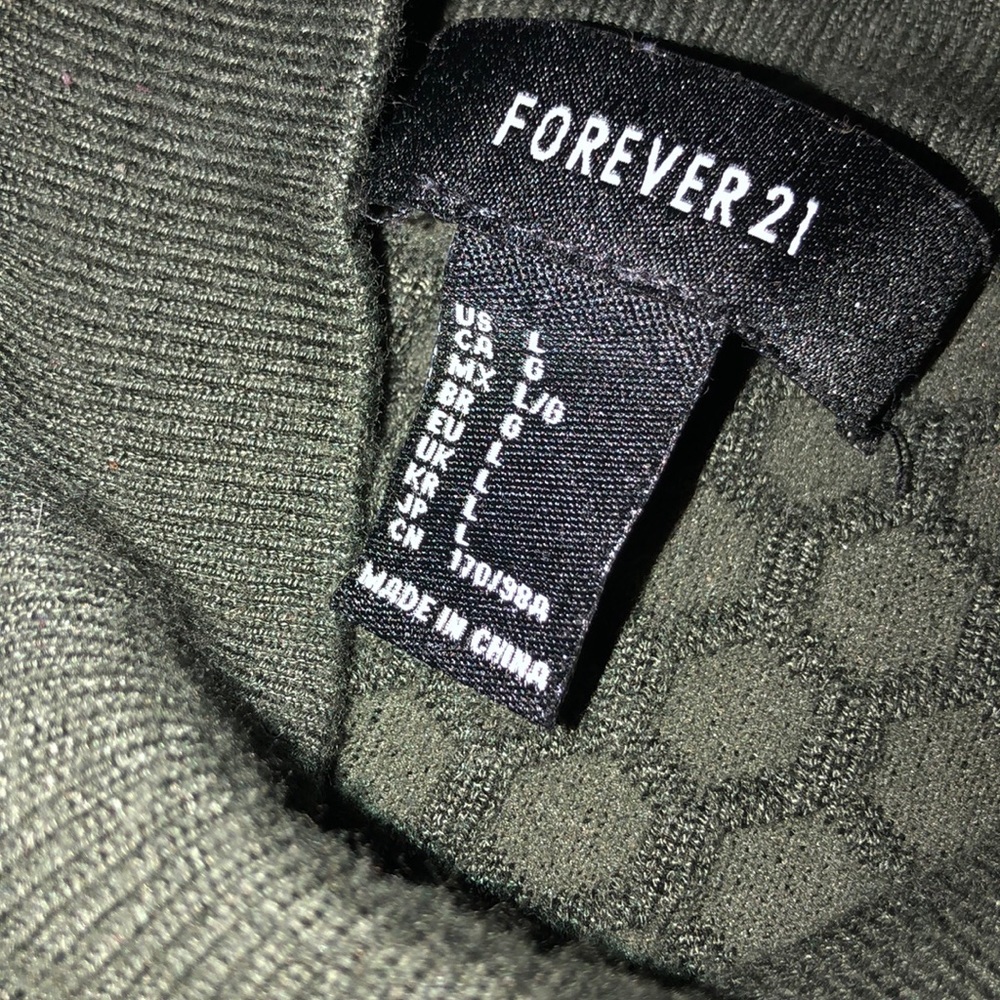 sweater - Picture 3 of 3